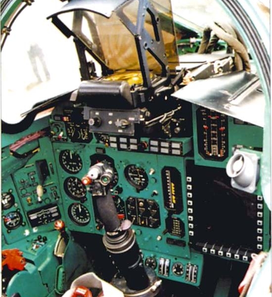 9.Кабина пилота МиГ-31БМ.