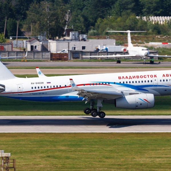 9.Ту-204-300 заходит на посадку.