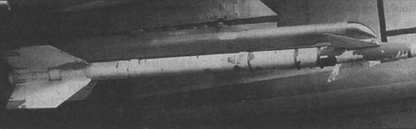 1.Ракета К-13М на пилоне под МиГ-23.