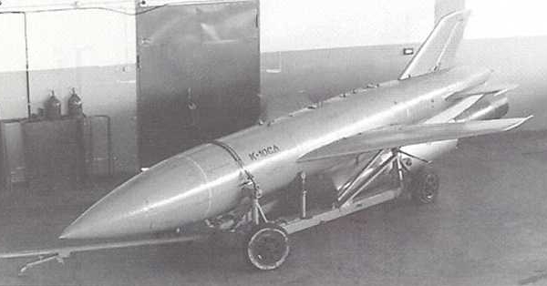 2.Ракета К-10СД на тележке.