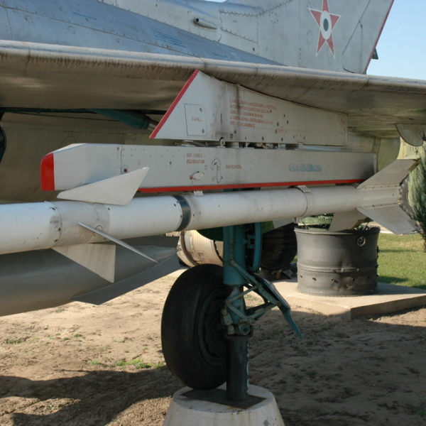 2.Ракета Р-3С на истребителе МиГ-21.