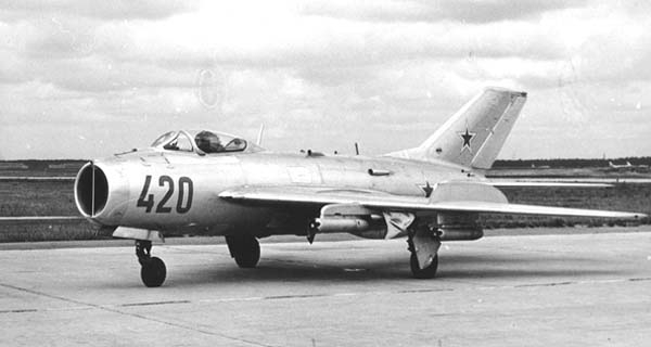 3.МиГ-19 с блоками РО-70-5.