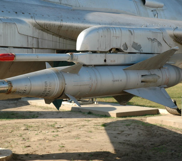 3.Ракета РС-2У на истребителе МиГ-19ПМ.