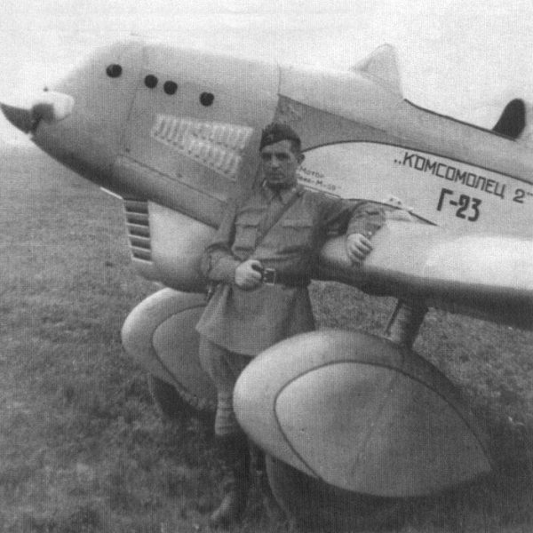 3.В.К.Грибовский у самолета Г-23. 1936 г.