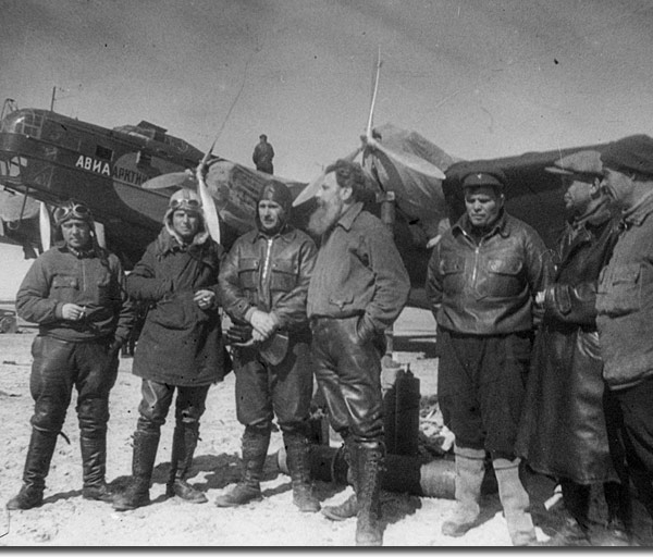 4.М.И.Шевелев, М.С.Бабушкин, О.Ю.Шмидт, М.В.Водопьянов. На фоне самолета АНТ-6 1937 г.