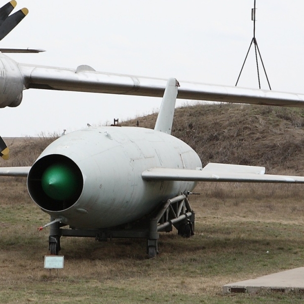 Крылатая ракета Х-20М на стоянке музея.