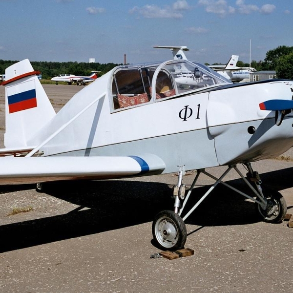 1.Легкий самолёт Ф-1 на слёте 2003 года в Мячково.