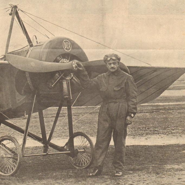 2.Габер-Влынский у самолета Моран з-да Дукс. 1914 г.