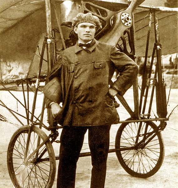 2.Х.Н.Славороссов у самолета Блерио-XI. 1911 г.