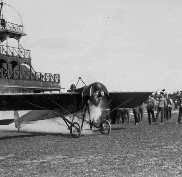 20.Morane-Saulnier G перед взлетом на конкурсе.
