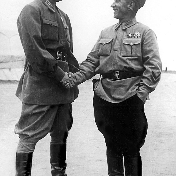 1.Капитан С.И.Грицевец и майор В.М.Забалуев