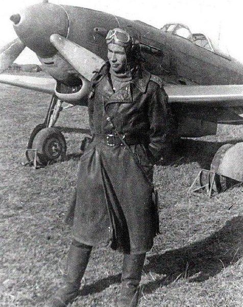 3.Зам.командира 300-го ИАП капитан Пепеляев у своего Як-9. Желтый Яр, осень 1944 г.