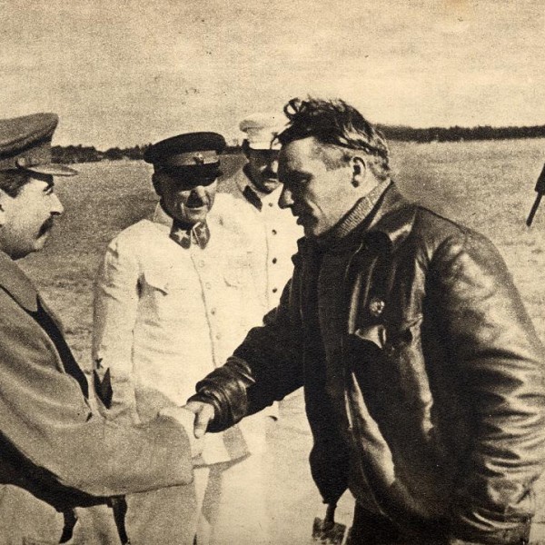 5.В.П.Чкалов и И.В.Сталин