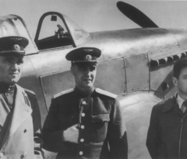 А.С.Яковлев с лётчиком-испытателем П.Я.Федрови и своим заместителем О.К.Антоновым у истребителя Як-3.