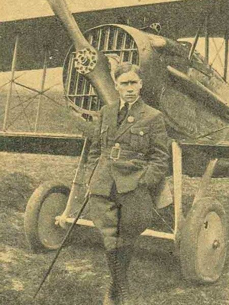 Ширинкин у своего истребителя SPAD S.VII.