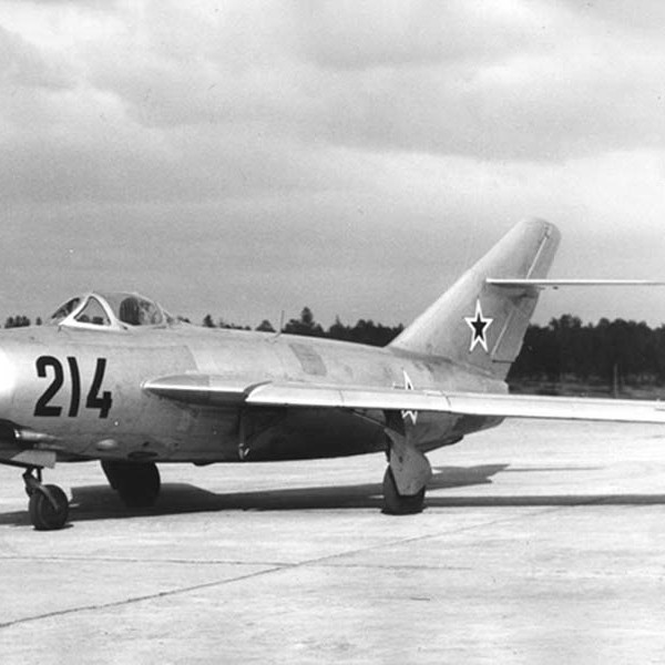 1.Истребитель МиГ-17 (СИ-10)