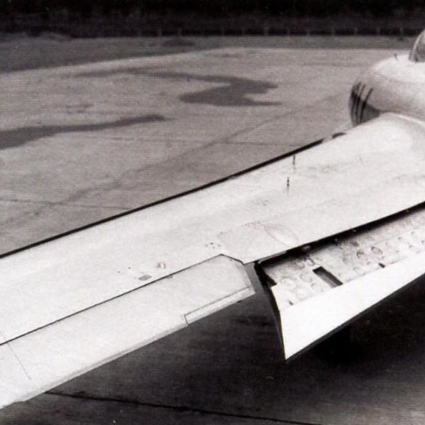 3.Выпущенный щиток-закрылок на МиГ-17 (СИ-10).