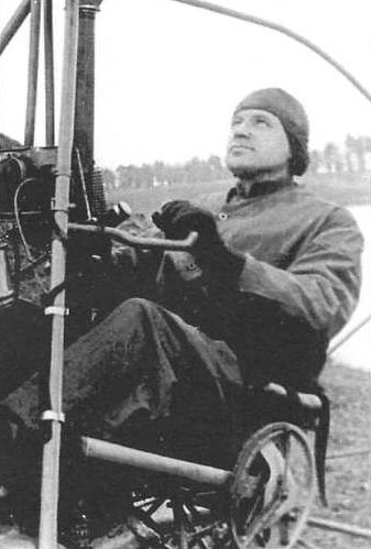 М.Д.Гуров перед полетом на Ка-8.