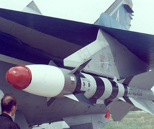 Ракета Р-40ТД-1 под крылом МиГ-31. МАКС-1999.