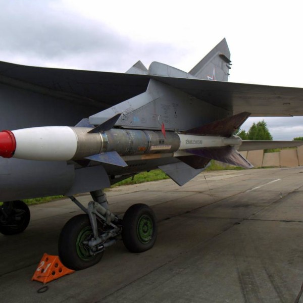 Ракета Р-40ТД под крылом МиГ-31.