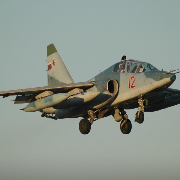 Су-25УТГ заходит на посадку.
