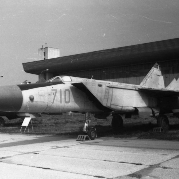 МиГ-25М борт № 710.