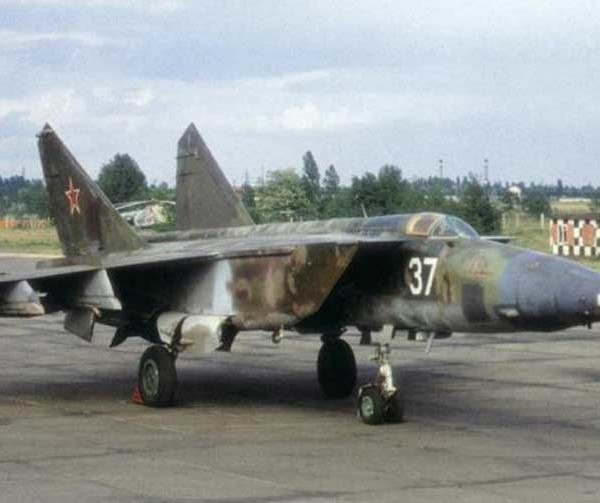 МиГ-25БМ на стоянке.