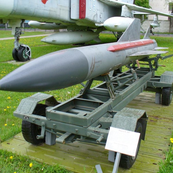 Ракета Х-58У на транспортной тележке.