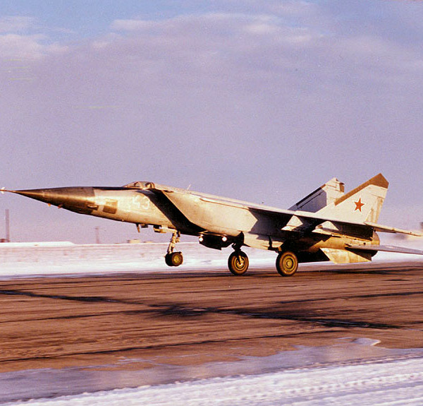 МиГ-25БМ на взлете.