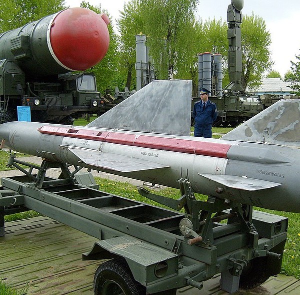 Ракета Х-58У на транспортной тележке. 2