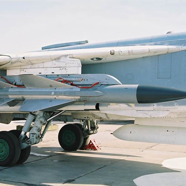 Ракета Х-58У под крылом Су-24М.
