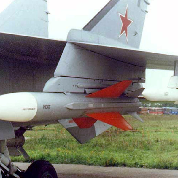 Ракета Х-58У под крылом МиГ-25БМ.