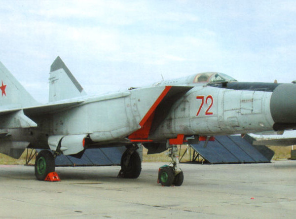 МиГ-25ПД на стоянке.