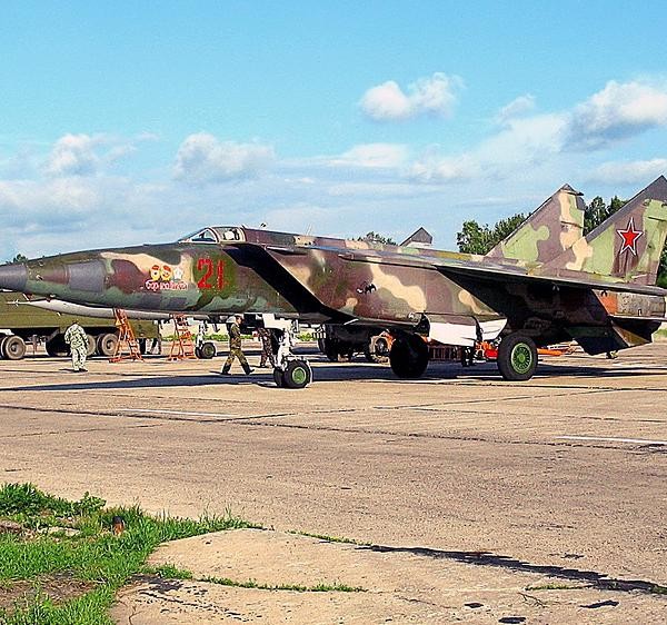 МиГ-25РБФ на стоянке.