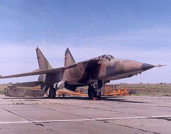 МиГ-25РБС на стоянке.