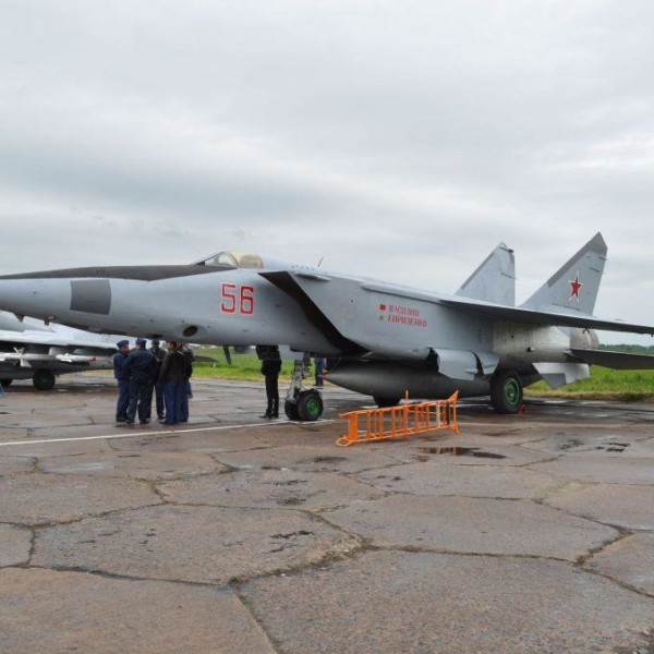 МиГ-25РБТ на стоянке.