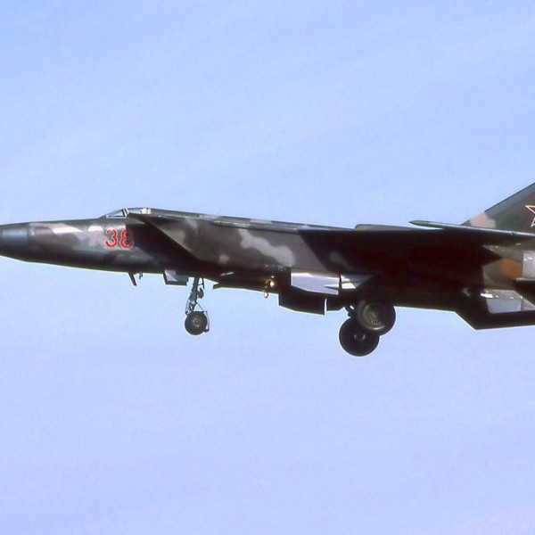 МиГ-25РБФ после взлета.