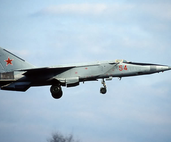 МиГ-25РБШ после взлета.