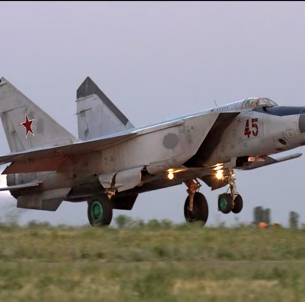 МиГ-25РБТ на взлете.