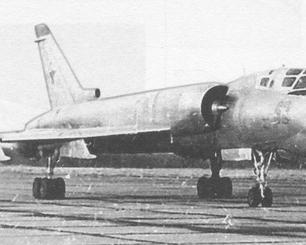 Ту-128УТ после посадки.