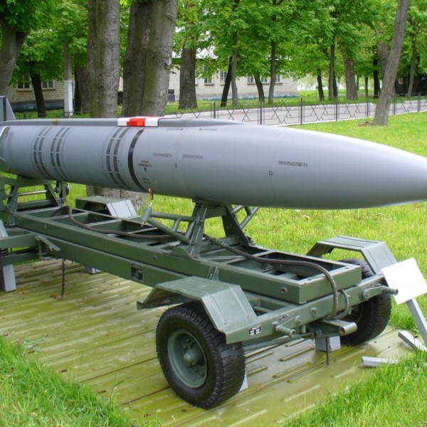 Ракета Х-15 на транспортной тележке.