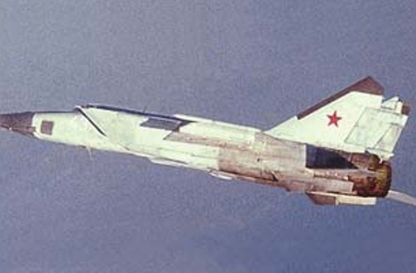 Разведчик-бомбардировщик МиГ-25РД.