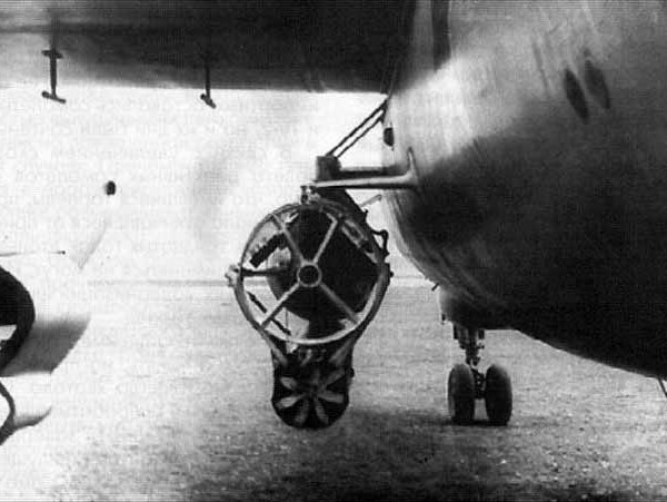 Торпеда 45-54ВТ на подвеске Ил-28Т.