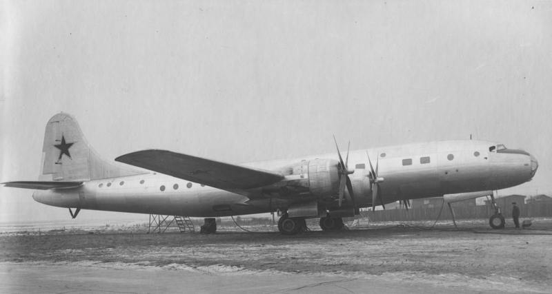 Voenno-transportnyj-samolet-Tu-75..jpg