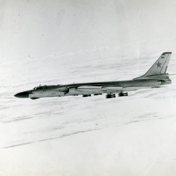 Tu-16k-10-26BT-v-polete.-1-600x600.jpg